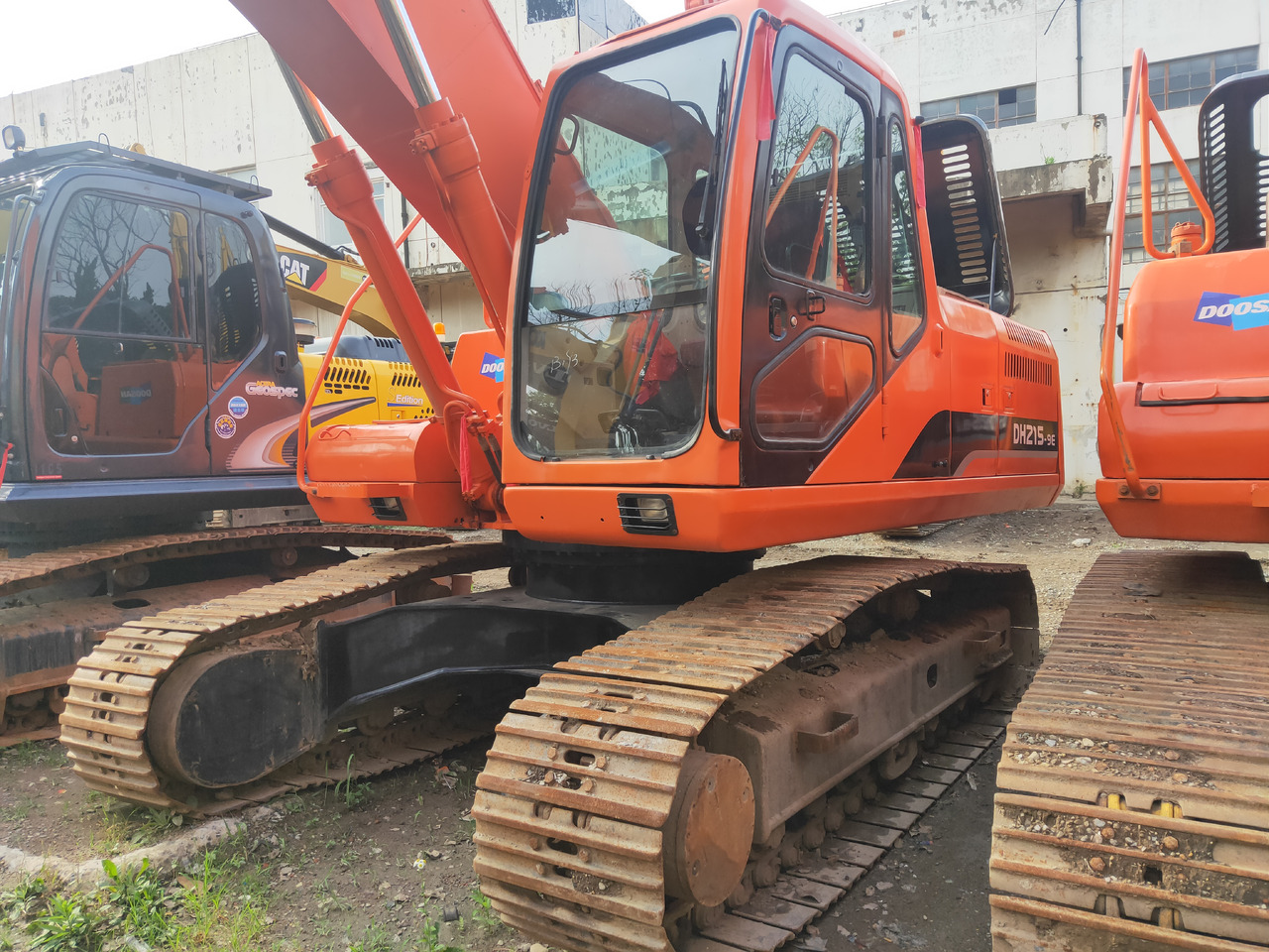 DOOSAN DH215LC-9 - Escavadora de rastos: foto 2 DOOSAN DH215LC-9 - Escavadora de rastos: foto 2