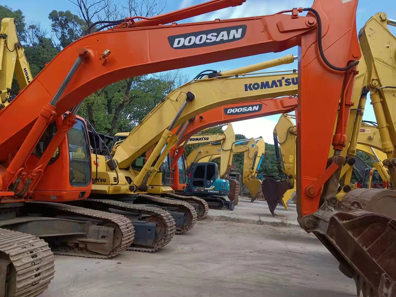 DOOSAN DH300LC-7 - Escavadora de rastos: foto 1 DOOSAN DH300LC-7 - Escavadora de rastos: foto 1