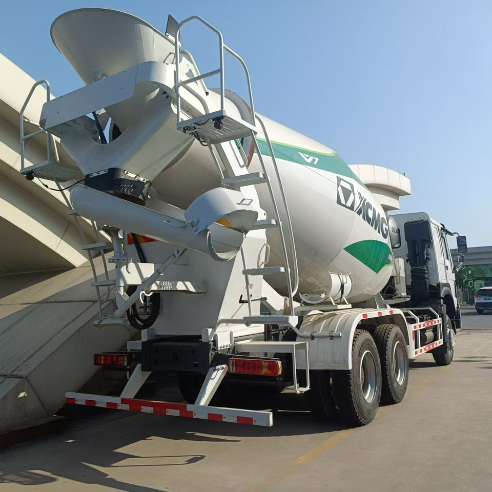 HOWO 6*4 Cement Mixer Truck - Camião betoneira: foto 4 HOWO 6*4 Cement Mixer Truck - Camião betoneira: foto 4