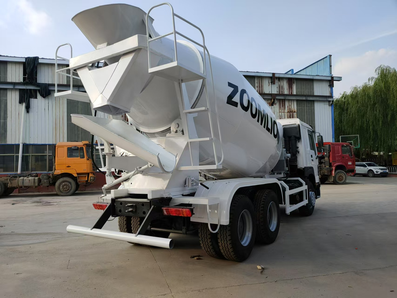 HOWO Cement Mixer Truck Click for Discount - Camião chassi: foto 4 HOWO Cement Mixer Truck Click for Discount - Camião chassi: foto 4