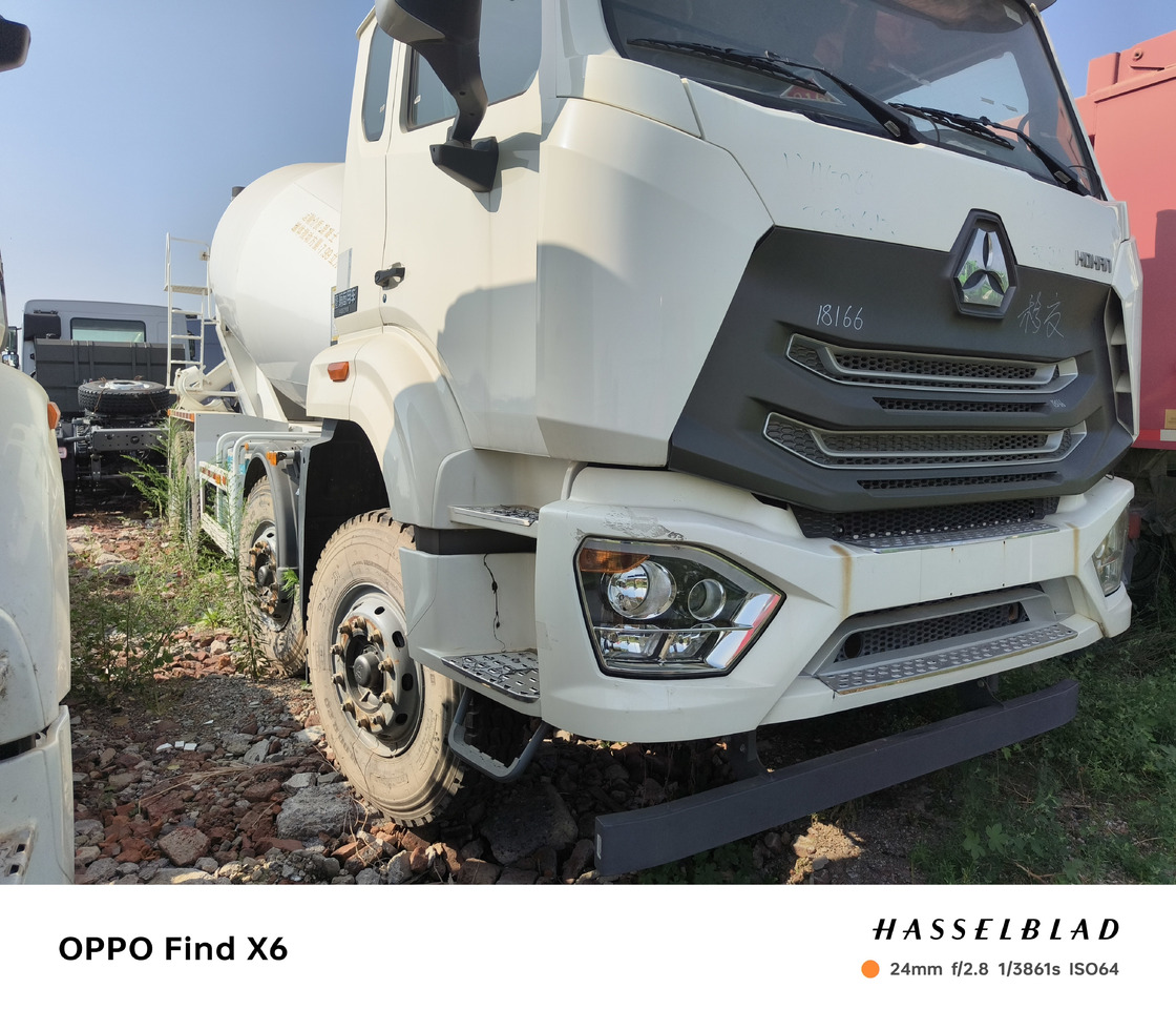 HOWO HaoHan N5G Cement Mixer Truck - Camião betoneira: foto 1 HOWO HaoHan N5G Cement Mixer Truck - Camião betoneira: foto 1