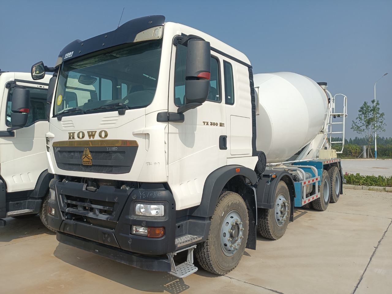 HOWO TX350 Cement Mixer Truck - Camião betoneira: foto 1 HOWO TX350 Cement Mixer Truck - Camião betoneira: foto 1