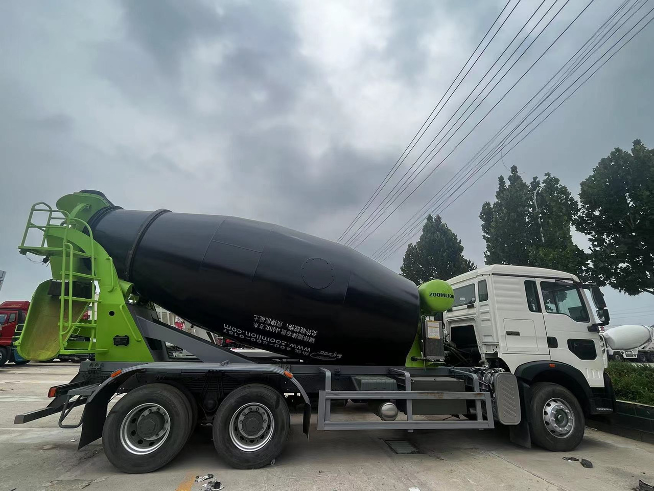 HOWO TX350 Cement Mixer Truck - Camião betoneira: foto 1 HOWO TX350 Cement Mixer Truck - Camião betoneira: foto 1