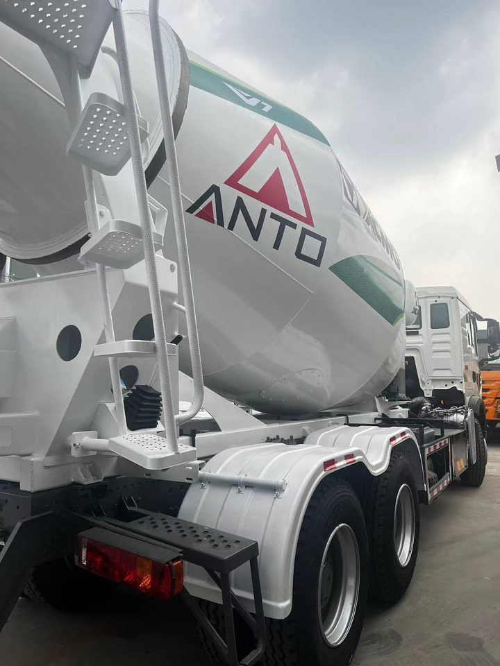 HOWO TX350 Cement Mixer Truck - Camião betoneira: foto 5 HOWO TX350 Cement Mixer Truck - Camião betoneira: foto 5