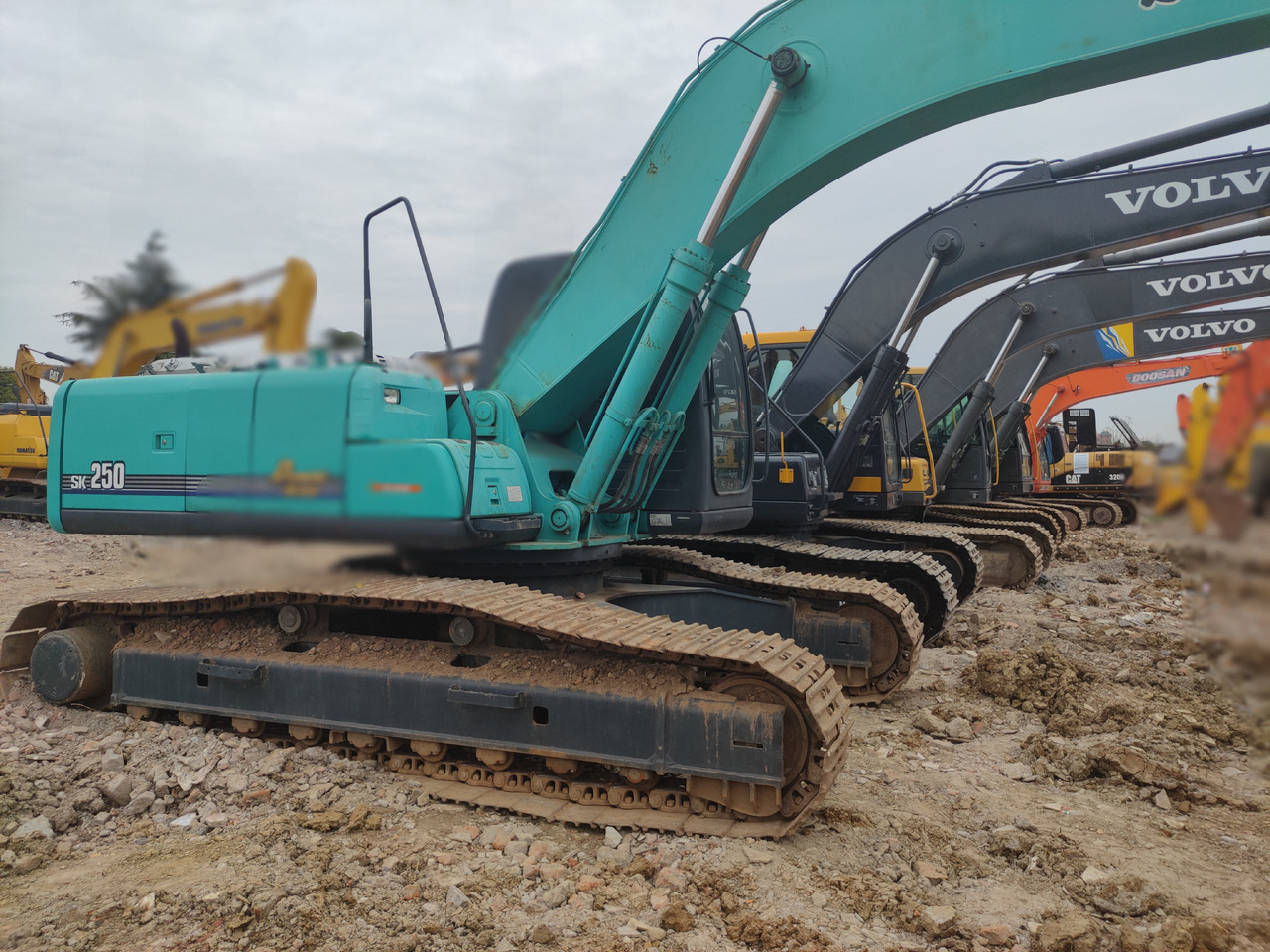 KOBELCO SK250 - Escavadora de rastos: foto 1 KOBELCO SK250 - Escavadora de rastos: foto 1