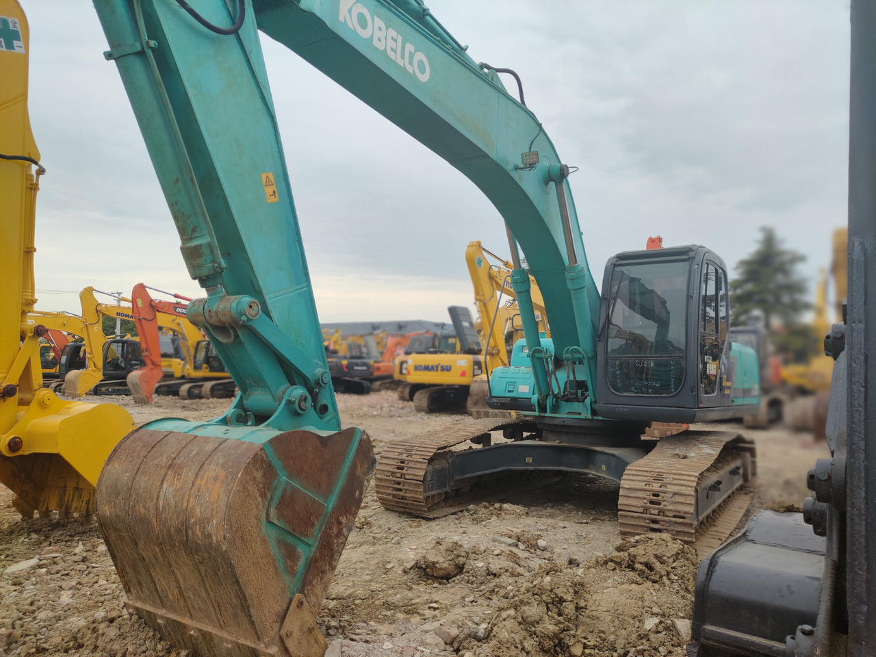 KOBELCO SK250 - Escavadora de rastos: foto 2 KOBELCO SK250 - Escavadora de rastos: foto 2