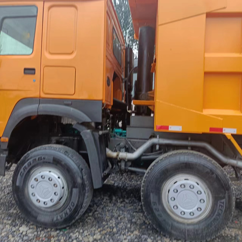 SINOTRUK 8x4 HOWO Dump Truck Click for Discount - Camião basculante: foto 5 SINOTRUK 8x4 HOWO Dump Truck Click for Discount - Camião basculante: foto 5
