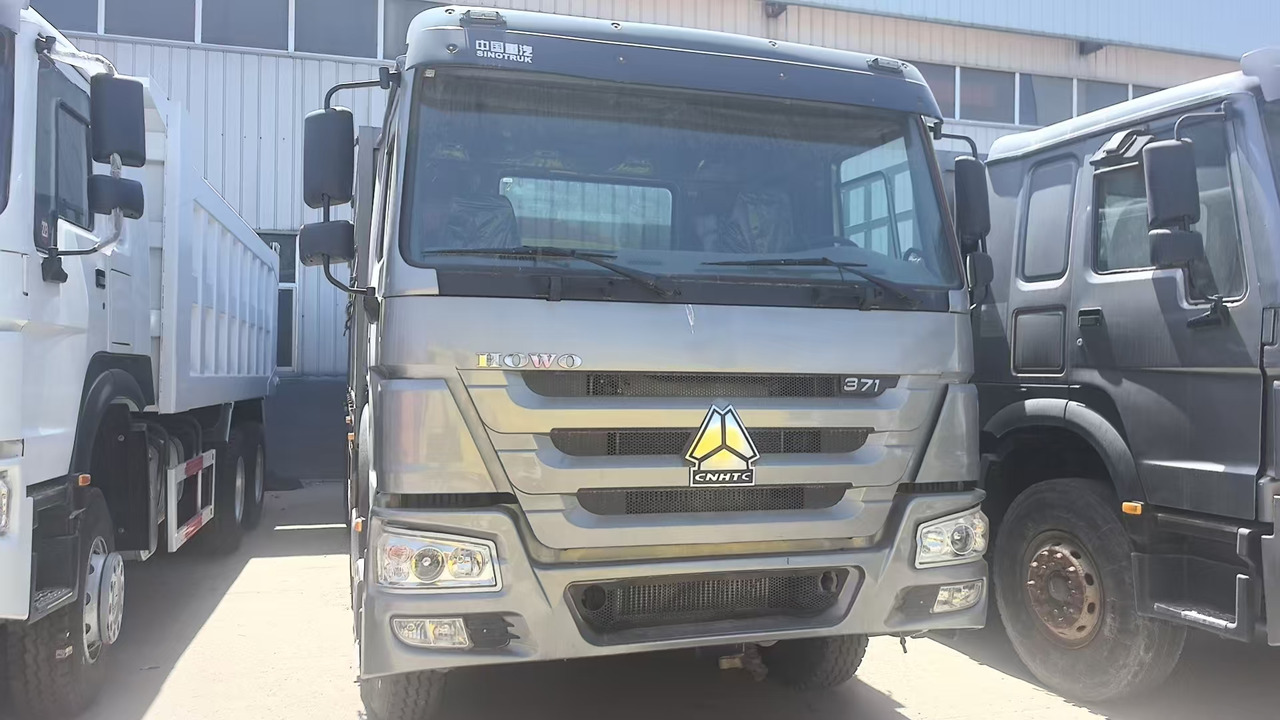 SINOTRUK HOWO 371 8X4 - Camião basculante: foto 3 SINOTRUK HOWO 371 8X4 - Camião basculante: foto 3