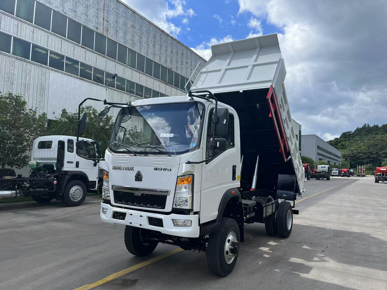 SINOTRUK HOWO 4x2 Dump Truck Click Here for Discount - Camião basculante: foto 3 SINOTRUK HOWO 4x2 Dump Truck Click Here for Discount - Camião basculante: foto 3