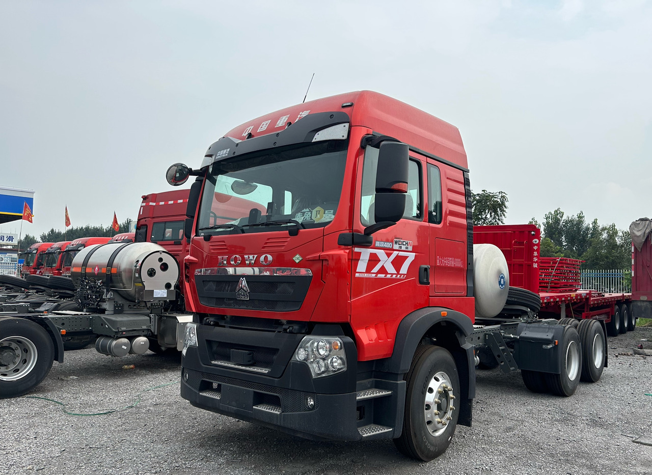 SINOTRUK HOWO TX480HP Tractor Unit Click for Discount - Camião basculante: foto 2 SINOTRUK HOWO TX480HP Tractor Unit Click for Discount - Camião basculante: foto 2