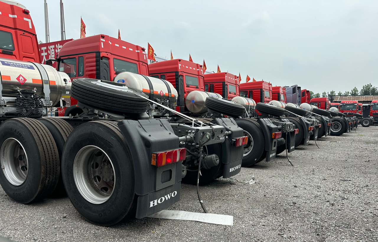 SINOTRUK HOWO TX480HP Tractor Unit Click for Discount - Camião basculante: foto 4 SINOTRUK HOWO TX480HP Tractor Unit Click for Discount - Camião basculante: foto 4