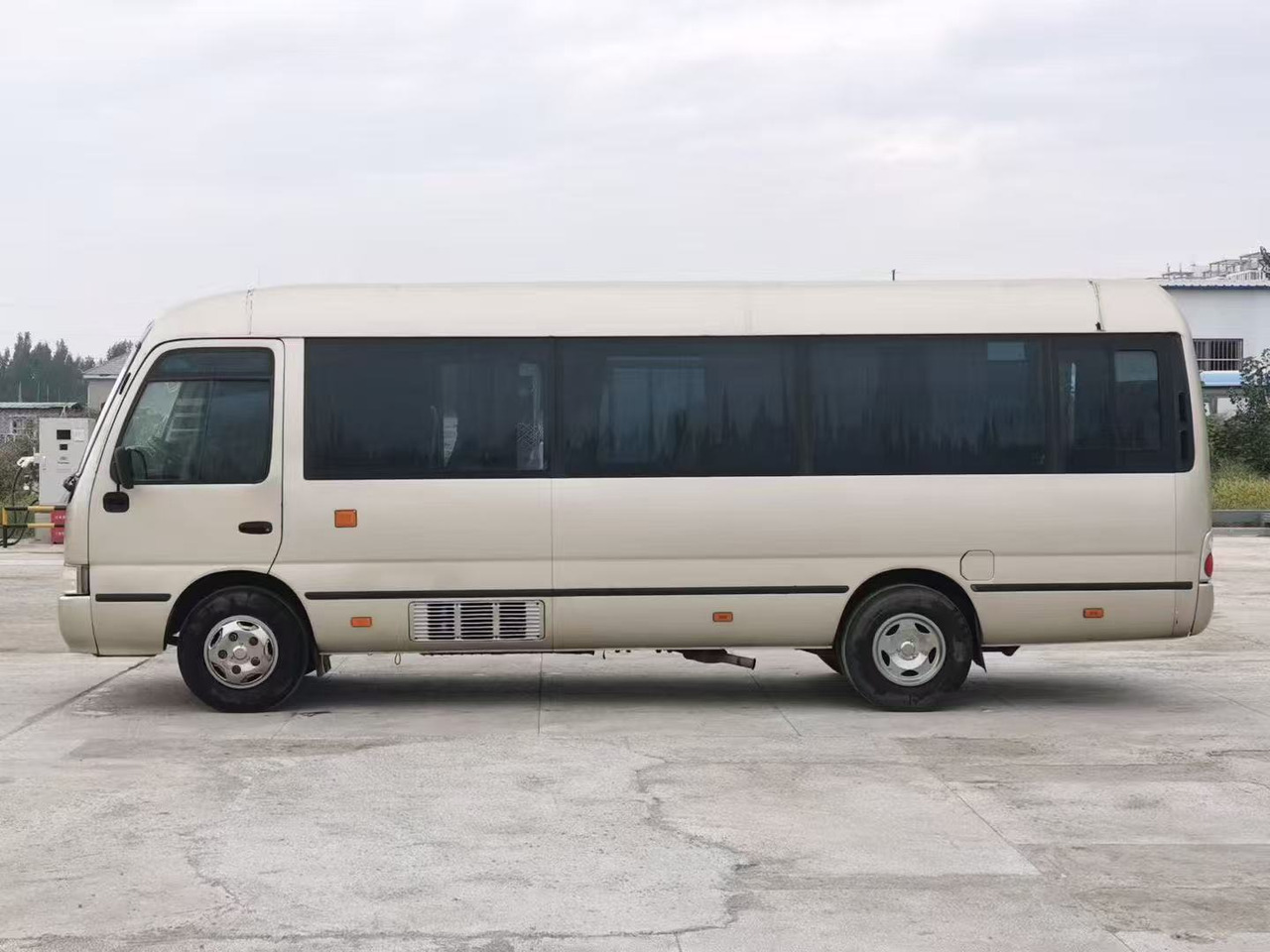 TOYOTA Coaster Mini Bus Good Conditon Automatic Doors Negotiable - Minibus, Furgão de passageiros: foto 5 TOYOTA Coaster Mini Bus Good Conditon Automatic Doors Negotiable - Minibus, Furgão de passageiros: foto 5