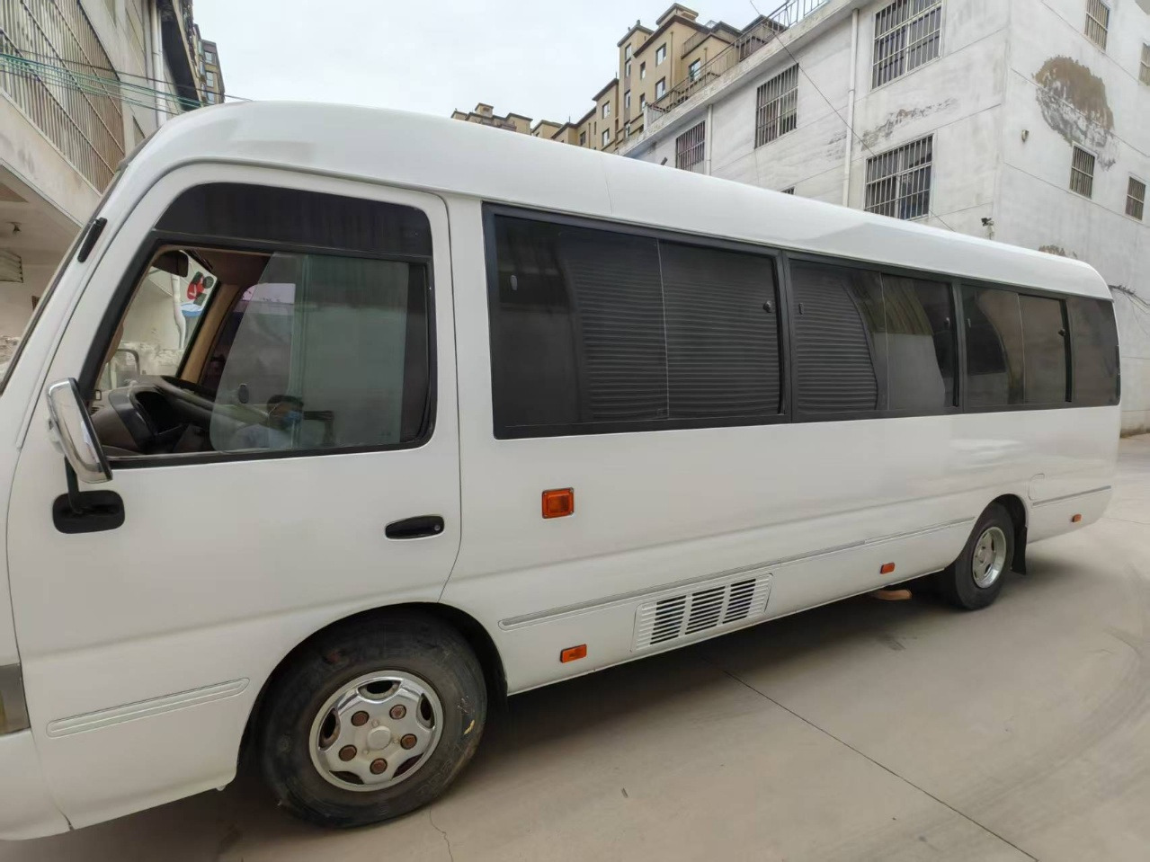 TOYOTA White Mini Bus 29 Seats Click Here for Discount - Autocarro: foto 4 TOYOTA White Mini Bus 29 Seats Click Here for Discount - Autocarro: foto 4