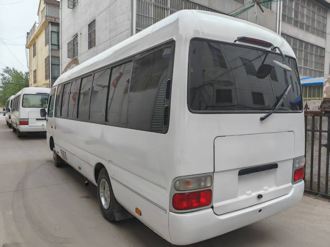 TOYOTA White Mini Bus 29 Seats Click Here for Discount - Autocarro: foto 5 TOYOTA White Mini Bus 29 Seats Click Here for Discount - Autocarro: foto 5