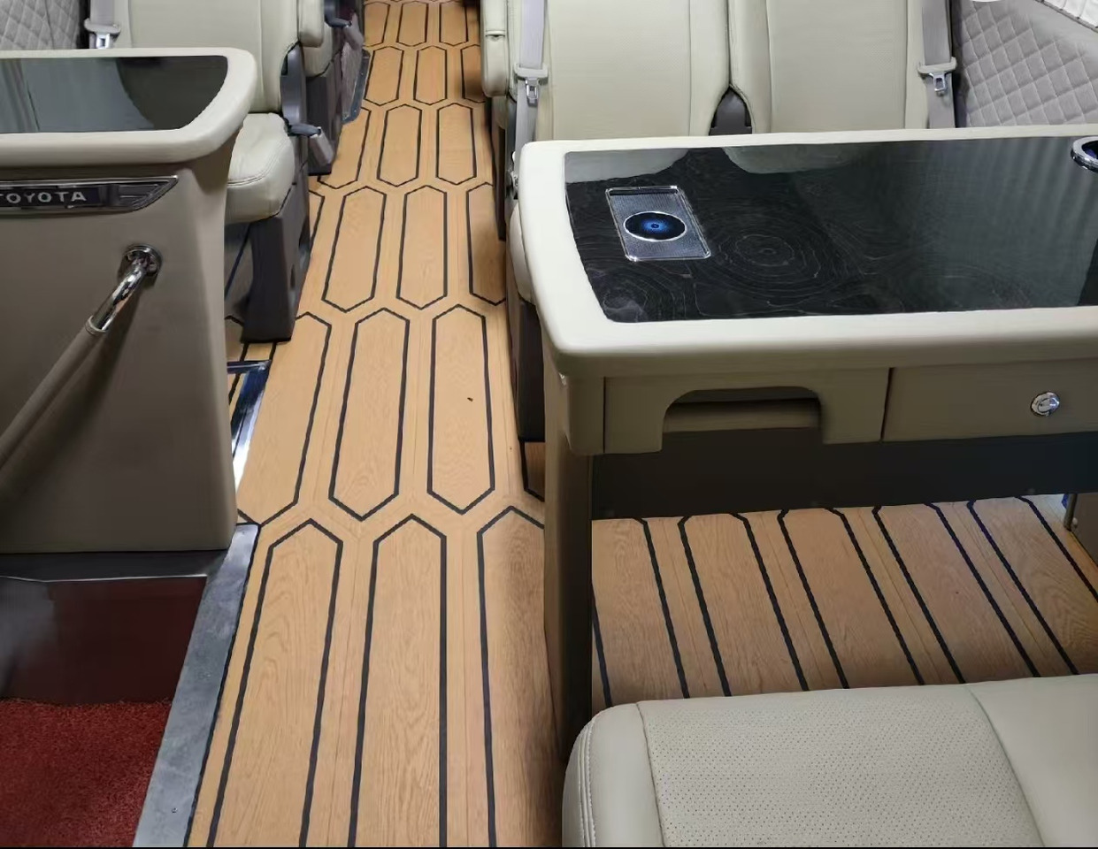 TOYOTA White Mini Bus Click Here for Discount - Autocarro: foto 4 TOYOTA White Mini Bus Click Here for Discount - Autocarro: foto 4