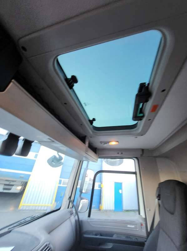 Locação financeira de  Camion Porteur CAMION GRUE 26 TONNES 410 CV 6X4 Camion Porteur CAMION GRUE 26 TONNES 410 CV 6X4: foto 17