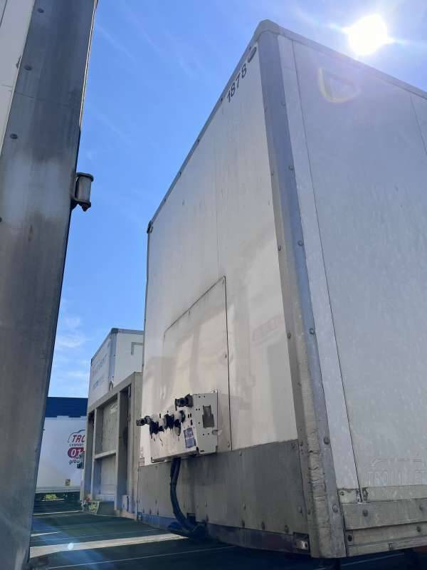 Semi-remorque 3 Essieux 38 TONNES 2 PORTES AR DOUBLE PLANCHER STEELBOX - Semi-reboque furgão: foto 5 Semi-remorque 3 Essieux 38 TONNES 2 PORTES AR DOUBLE PLANCHER STEELBOX - Semi-reboque furgão: foto 5