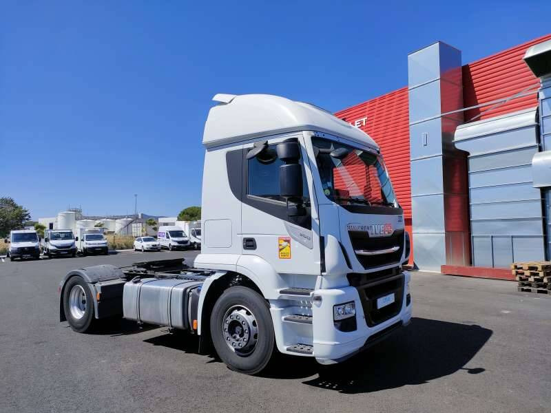 Tracteur 19 TONNES 360 CV 1 COUCHETTE - Tractor: foto 1 Tracteur 19 TONNES 360 CV 1 COUCHETTE - Tractor: foto 1