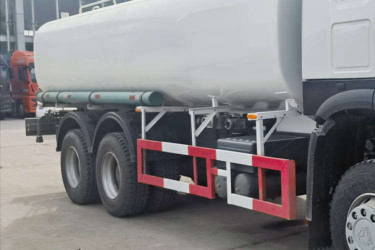 Howo Howo Water Tank Truck for Sale in Zambia - Camião cisterna: foto 5 Howo Howo Water Tank Truck for Sale in Zambia - Camião cisterna: foto 5