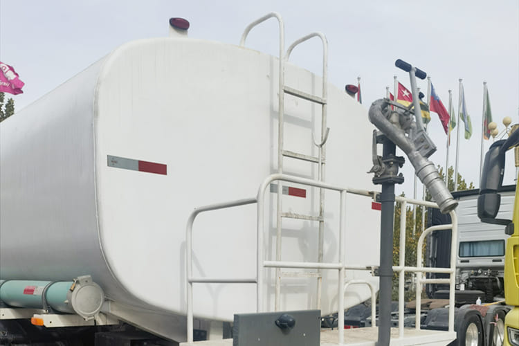 Howo Howo Water Tank Truck for Sale in Zambia - Camião cisterna: foto 3 Howo Howo Water Tank Truck for Sale in Zambia - Camião cisterna: foto 3