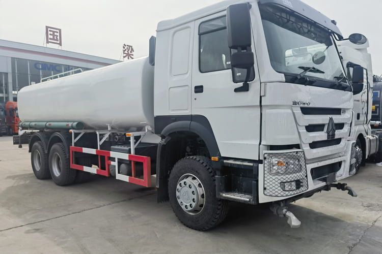 Howo Howo Water Tank Truck for Sale in Zambia - Camião cisterna: foto 2 Howo Howo Water Tank Truck for Sale in Zambia - Camião cisterna: foto 2