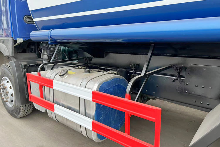 Howo Water Sprinkler Truck for Sale in Mali - Camião cisterna: foto 4 Howo Water Sprinkler Truck for Sale in Mali - Camião cisterna: foto 4