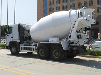 SINOTRUK Concrete Mixer Truck for Sale in Ghana - Camião betoneira: foto 2 SINOTRUK Concrete Mixer Truck for Sale in Ghana - Camião betoneira: foto 2