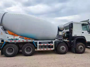 SINOTRUK Concrete Truck for Sale in Mali - Camião betoneira: foto 2 SINOTRUK Concrete Truck for Sale in Mali - Camião betoneira: foto 2