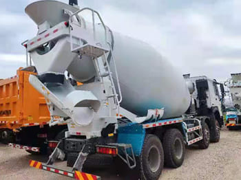 SINOTRUK Concrete Truck for Sale in Mali - Camião betoneira: foto 3 SINOTRUK Concrete Truck for Sale in Mali - Camião betoneira: foto 3
