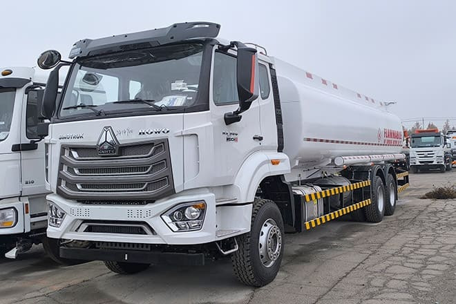 SINOTRUK Howo 380 Petrol Tanker Truck Price for Sale in Sierra Leone - Camião cisterna: foto 4 SINOTRUK Howo 380 Petrol Tanker Truck Price for Sale in Sierra Leone - Camião cisterna: foto 4
