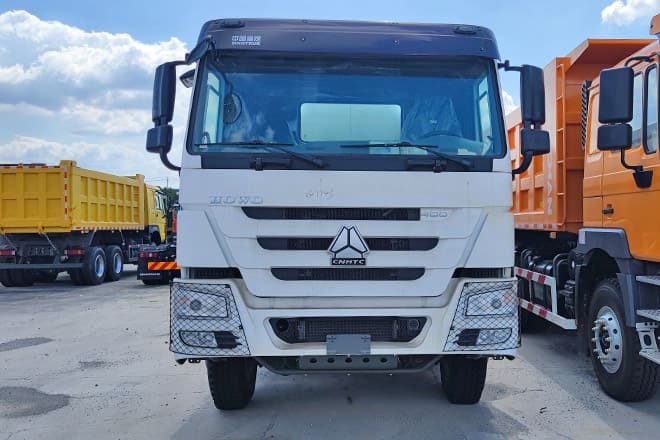SINOTRUK Howo 400 Diesel Tanker Truck for Sale in Nigeria - Camião cisterna: foto 3 SINOTRUK Howo 400 Diesel Tanker Truck for Sale in Nigeria - Camião cisterna: foto 3