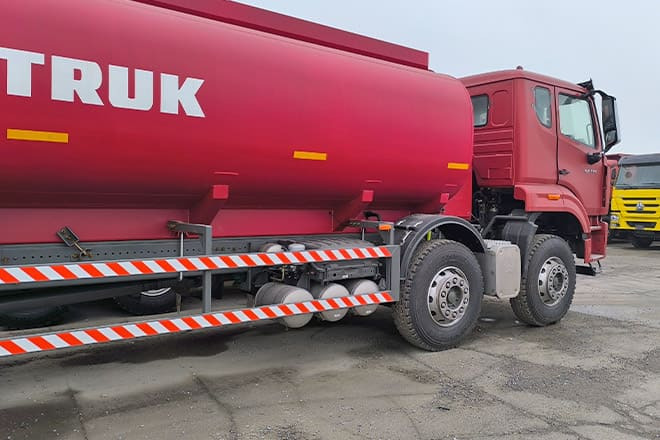 SINOTRUK Howo NX380 Diesel Tanker Truck for Sale in Tanzania - Camião cisterna: foto 4 SINOTRUK Howo NX380 Diesel Tanker Truck for Sale in Tanzania - Camião cisterna: foto 4