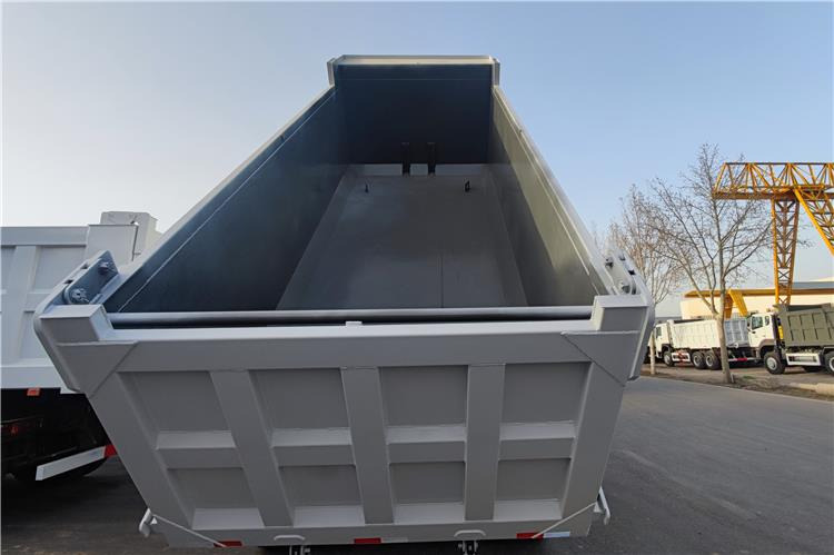 SINOTRUK Used Howo 400hp Dump Truck for Sale In Zambia - Camião basculante: foto 3 SINOTRUK Used Howo 400hp Dump Truck for Sale In Zambia - Camião basculante: foto 3