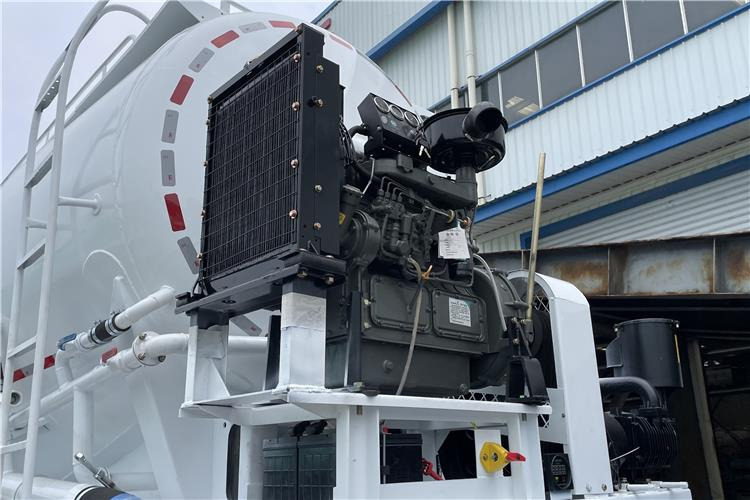 TITAN 4 Axle Bulker Cement Tanker Trailer for Sale In Zambia - Semi-reboque silo: foto 2 TITAN 4 Axle Bulker Cement Tanker Trailer for Sale In Zambia - Semi-reboque silo: foto 2