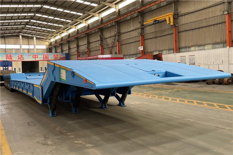 TITAN 4 Axle Folding Gooseneck Trailer for Sale In Zambia - Semi-reboque baixa: foto 3 TITAN 4 Axle Folding Gooseneck Trailer for Sale In Zambia - Semi-reboque baixa: foto 3