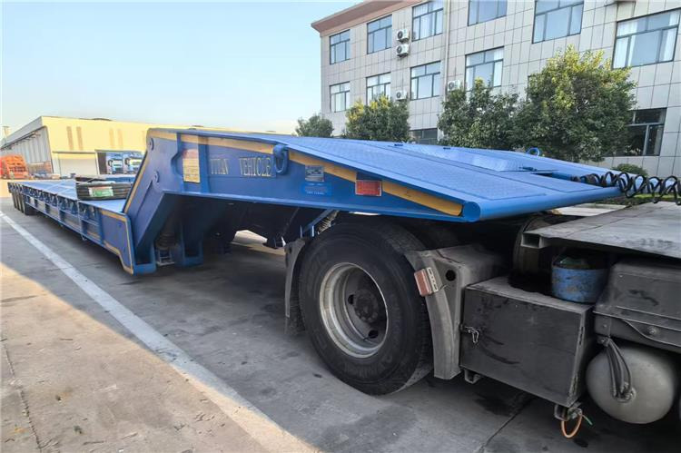 TITAN 4 Line 8 Axle Folding Gooseneck Trailer for Sale In Sudan - Semi-reboque baixa: foto 2 TITAN 4 Line 8 Axle Folding Gooseneck Trailer for Sale In Sudan - Semi-reboque baixa: foto 2