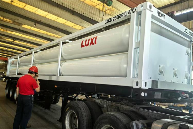 TITAN CNG Tanker Trailer for Sale In Taiwan - Semi-reboque cisterna: foto 3 TITAN CNG Tanker Trailer for Sale In Taiwan - Semi-reboque cisterna: foto 3