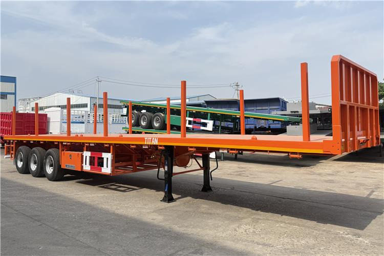 TITAN Container Flatbed Truck Trailer with Piles In Angola - Semi-reboque transportador de contêineres/ Caixa móvel: foto 1 TITAN Container Flatbed Truck Trailer with Piles In Angola - Semi-reboque transportador de contêineres/ Caixa móvel: foto 1