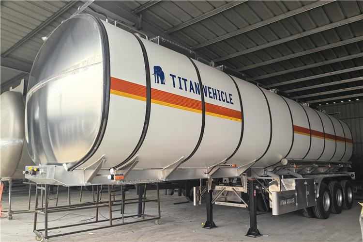 TITAN Tri Axle Aluminum Alloy Tanker Trailer for Sale In Saudi Arabia - Semi-reboque cisterna: foto 1 TITAN Tri Axle Aluminum Alloy Tanker Trailer for Sale In Saudi Arabia - Semi-reboque cisterna: foto 1