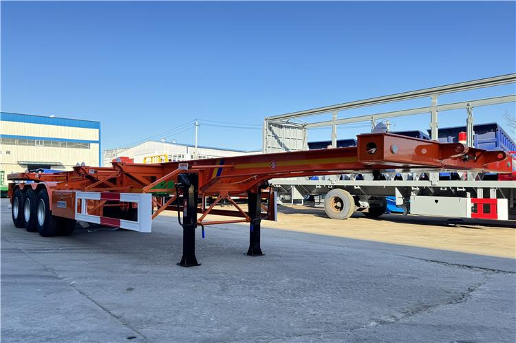 TITAN Tri Axle Skeletal Trailer for Sale In Uganda - Semi-reboque chassi: foto 1 TITAN Tri Axle Skeletal Trailer for Sale In Uganda - Semi-reboque chassi: foto 1