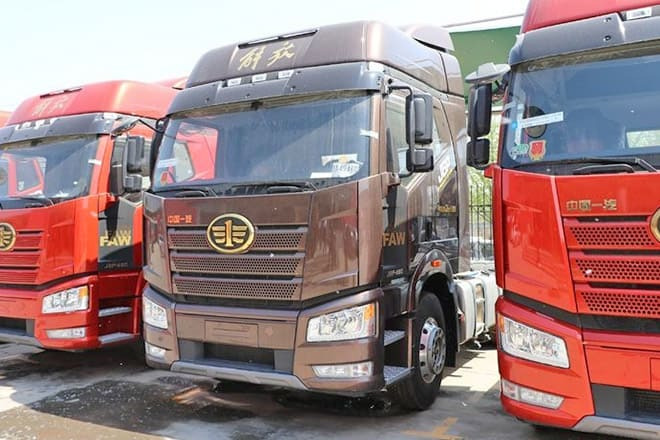 FAW Faw J6P 6X4 Tractor Head for Sale in Angola - Tractor: foto 1 FAW Faw J6P 6X4 Tractor Head for Sale in Angola - Tractor: foto 1