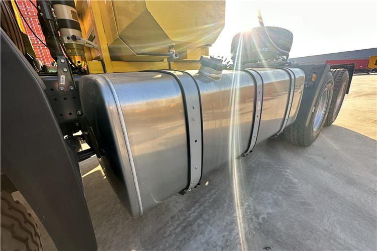 SINOTRUK Howo New Model 371 HP Truck Head for Sale In Zambia - Tractor: foto 3 SINOTRUK Howo New Model 371 HP Truck Head for Sale In Zambia - Tractor: foto 3