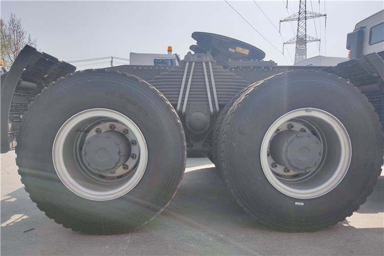 SINOTRUK Howo New Model 430HP Truck Tractor Price In Mauritania - Tractor: foto 4 SINOTRUK Howo New Model 430HP Truck Tractor Price In Mauritania - Tractor: foto 4