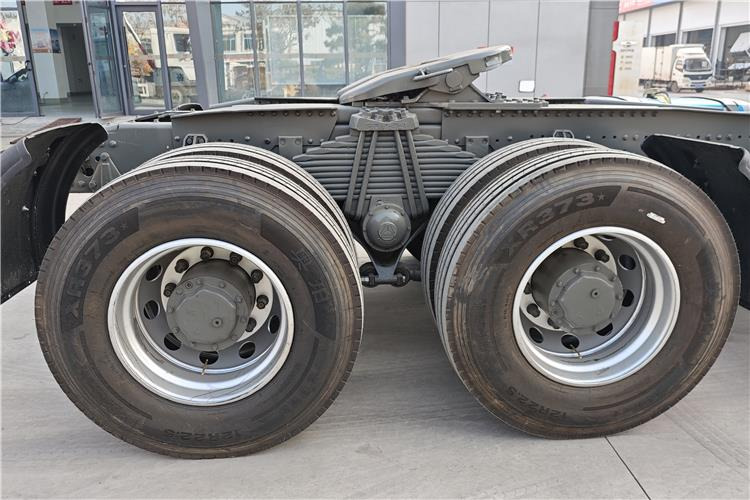 SINOTRUK Second Hand Howo 380hp 6x4 Truck Tractor for Sale In Tanzania - Tractor: foto 3 SINOTRUK Second Hand Howo 380hp 6x4 Truck Tractor for Sale In Tanzania - Tractor: foto 3