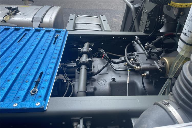 SINOTRUK Used Howo 371hp Tractor Truck for Sale In Cameroon - Tractor: foto 5 SINOTRUK Used Howo 371hp Tractor Truck for Sale In Cameroon - Tractor: foto 5