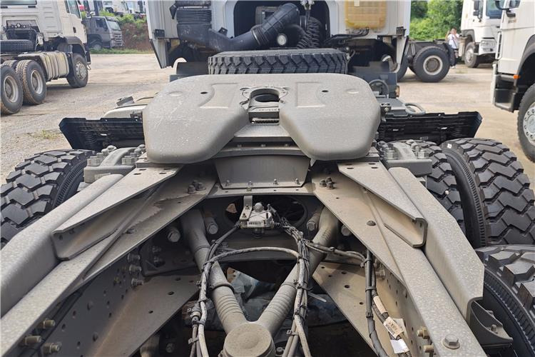 SINOTRUK Used Howo 400hp Tractor Truck for Sale In Nigeria Lagos - Tractor: foto 3 SINOTRUK Used Howo 400hp Tractor Truck for Sale In Nigeria Lagos - Tractor: foto 3