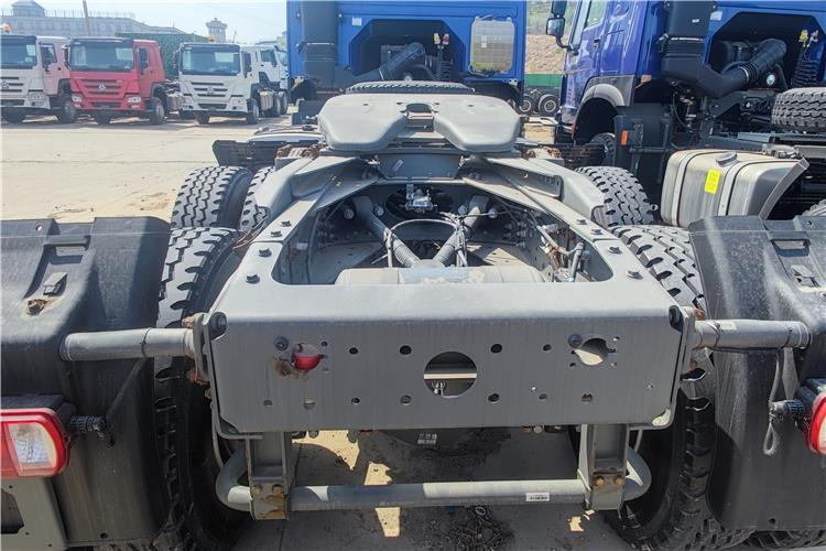 Sinotruk Used Howo 400hp 6x4 Truck Tractor for Sale In Nigeria - Tractor: foto 3 Sinotruk Used Howo 400hp 6x4 Truck Tractor for Sale In Nigeria - Tractor: foto 3