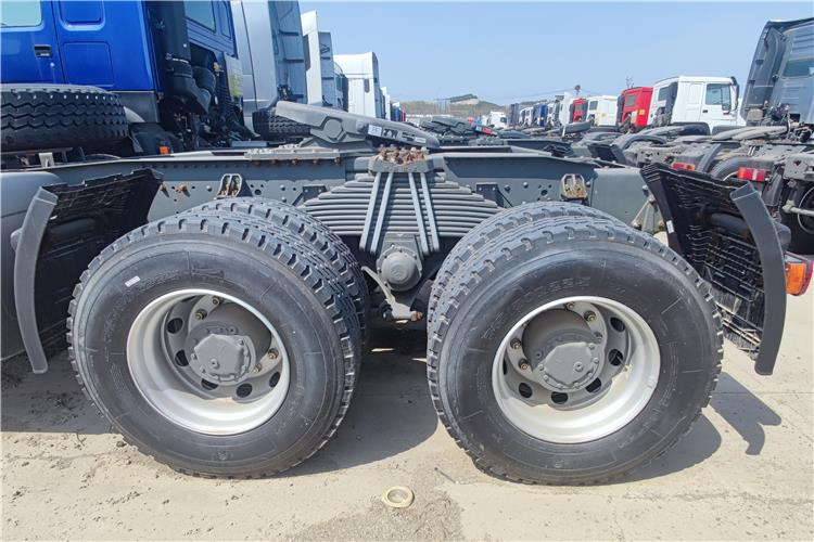 Sinotruk Used Howo 400hp 6x4 Truck Tractor for Sale In Nigeria - Tractor: foto 4 Sinotruk Used Howo 400hp 6x4 Truck Tractor for Sale In Nigeria - Tractor: foto 4