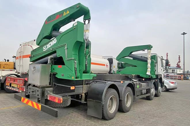 XCMG 20Ft Container Side Loader Truck for Sale in Tanzania - Camião transportador de contêineres/ Caixa móvel: foto 1 XCMG 20Ft Container Side Loader Truck for Sale in Tanzania - Camião transportador de contêineres/ Caixa móvel: foto 1