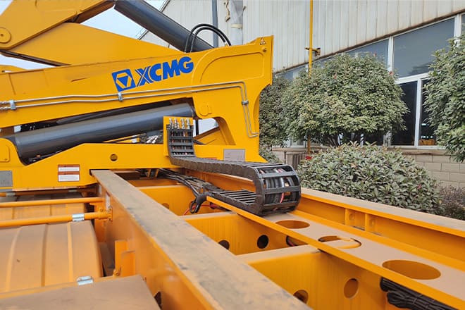 XCMG 37 Ton Side Lifter Container for Sale in Vietnam - Semi-reboque transportador de contêineres/ Caixa móvel: foto 5 XCMG 37 Ton Side Lifter Container for Sale in Vietnam - Semi-reboque transportador de contêineres/ Caixa móvel: foto 5